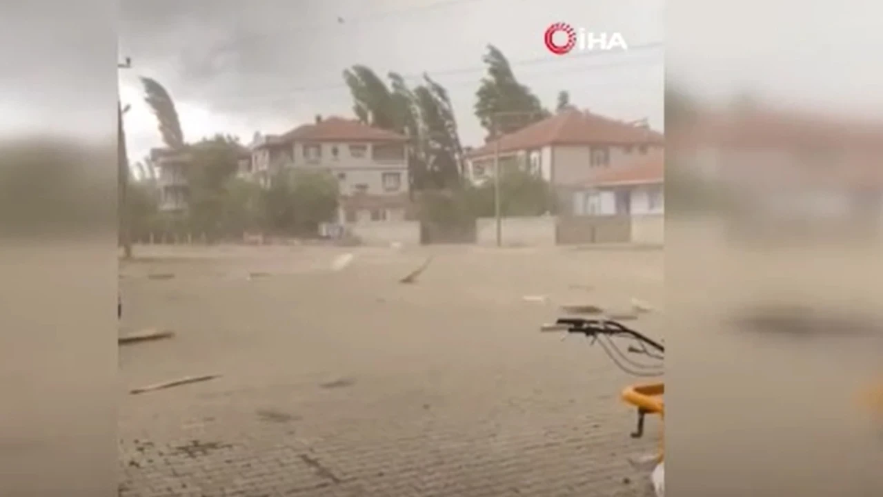 Tokat'ta fırtına ve sağanak hayatı felç etti