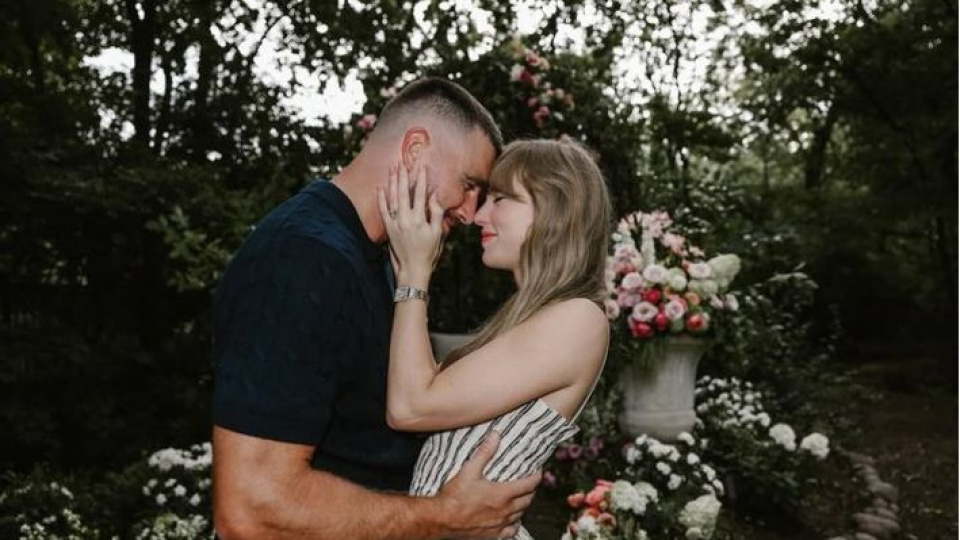 Taylor Swift ile Travis Kelce evlendi