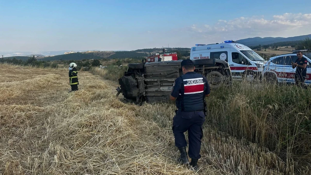 Kontrolden çıkan kamyonet tarlaya savruldu: Sürücü hafif yaralandı
