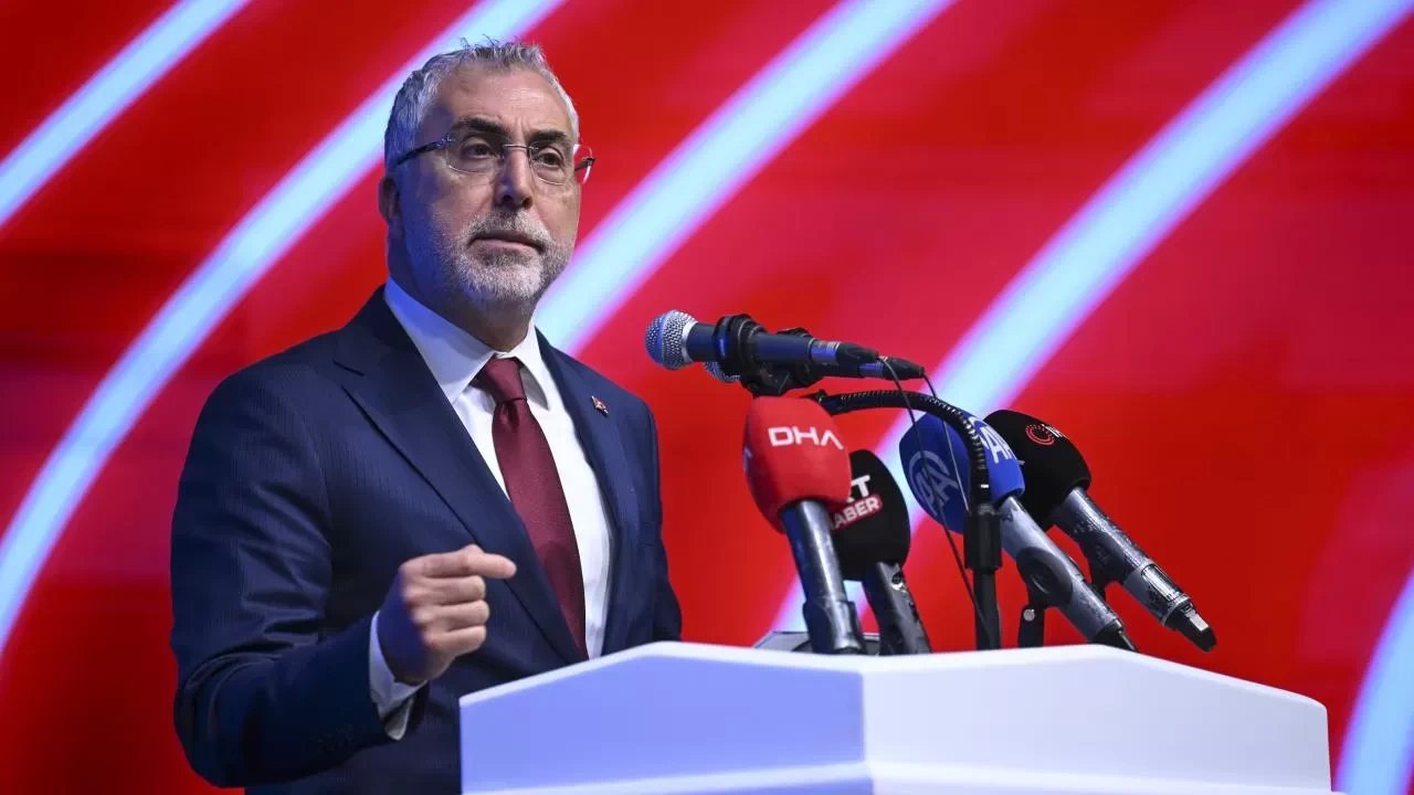 Bakan Işıkhan’dan dijital bağımlılık uyarısı: Ciddi bir tehdit