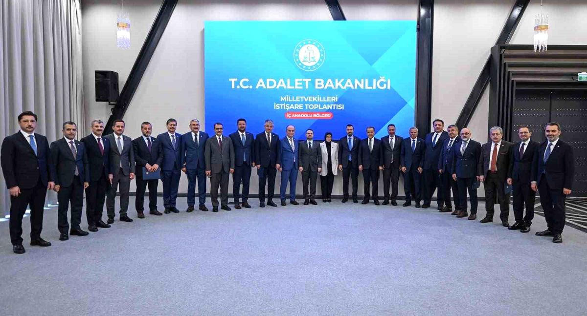 Adalet Bakanı Gürlek, İç Anadolu Bölgesi Milletvekilleriyle bir araya geldi