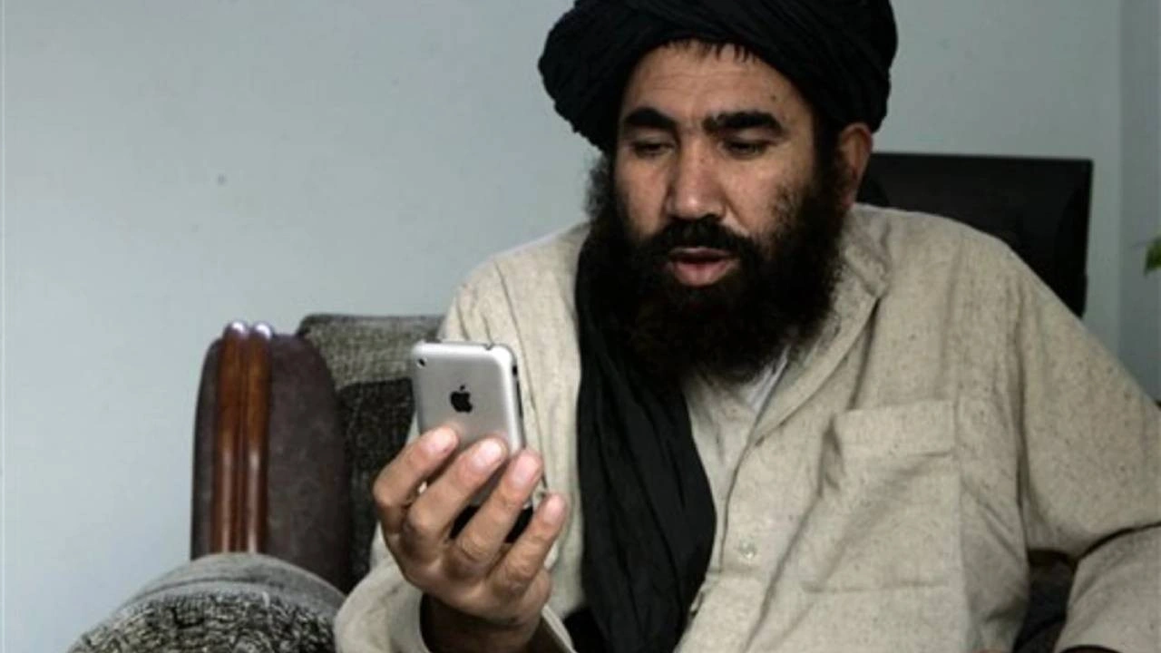 Taliban'dan yeni yasak! Akıllı telefon kullananlar yargılanacak