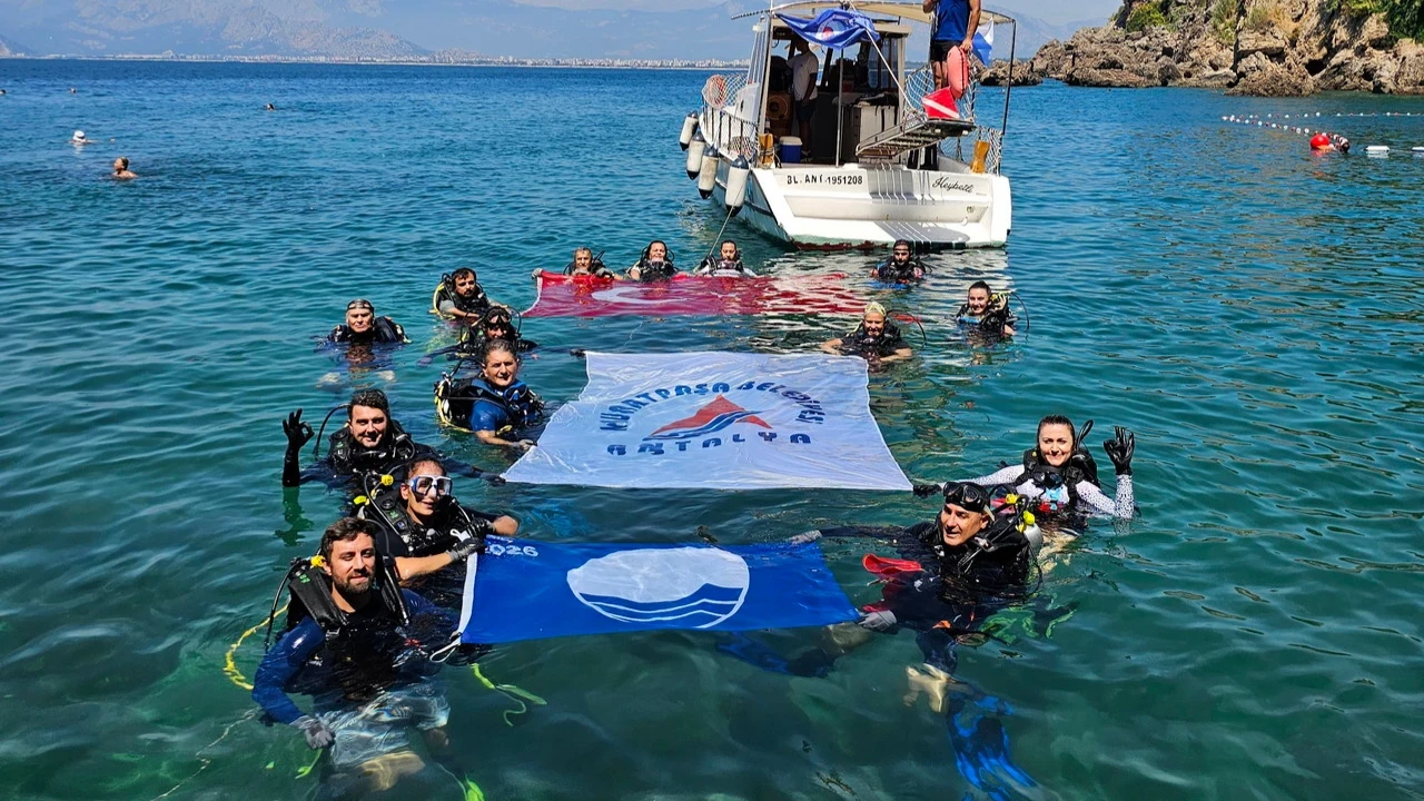 Muratpaşa'da deniz dibi temizliğinde bu kez rota Erenkuş Plajı