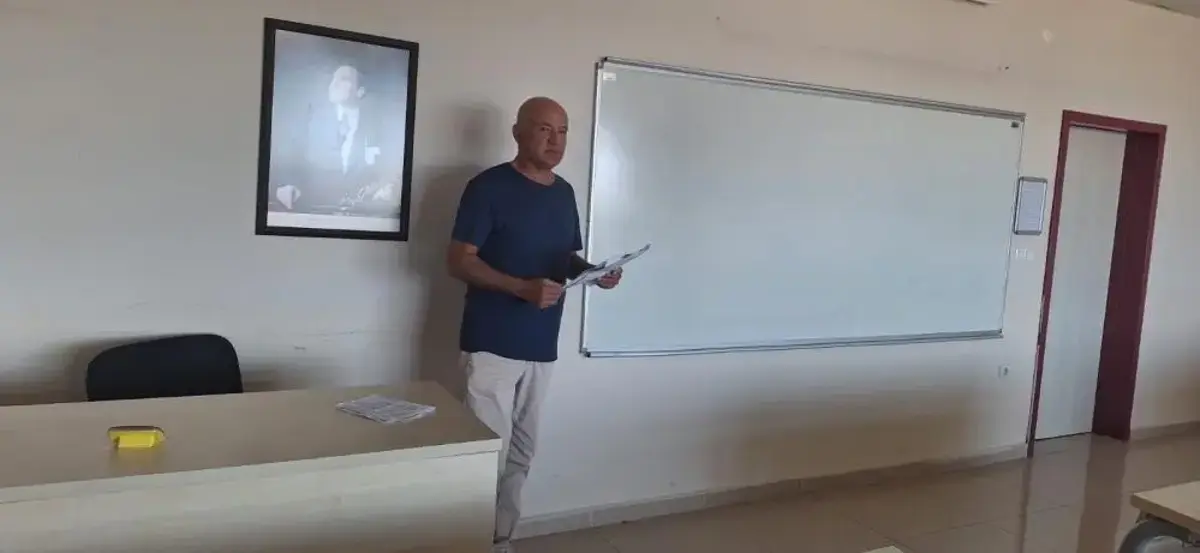 40 yıl diplomasız çalıştı, 65 yaşında bölümü birincilikle bitirdi!