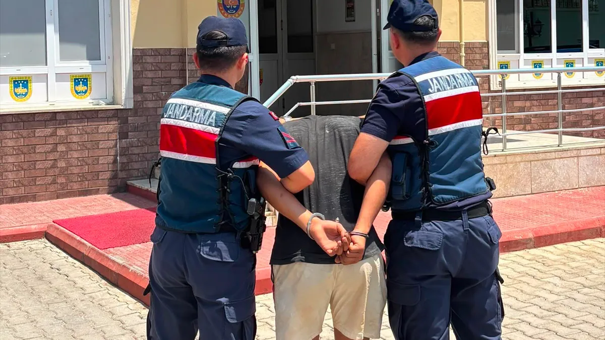 Alanya’da akılalmaz olay! Yedi içti hesabı ödemeden çıktı: Kendisini jandarma olarak tanıtan şüpheli yakalandı!