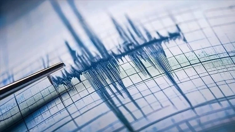 Yunanistan'da peş peşe şiddetli depremler