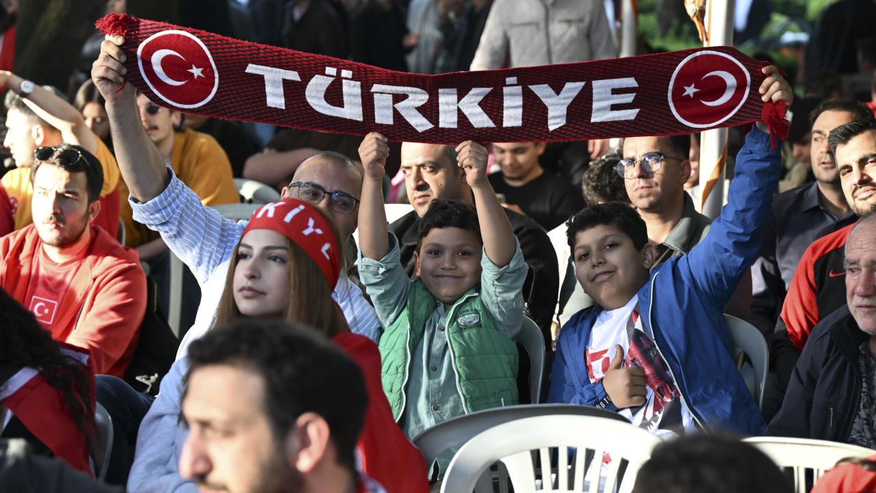 A Milli Futbol Takımı'nın maçı dev ekranlardan izlendi