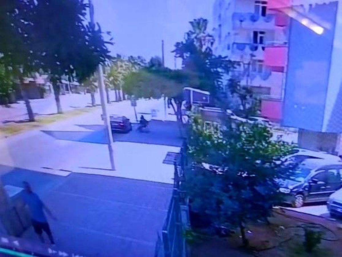 Genç kadını çocuğunun yanında hem dövdüler hem de videoya çektiler