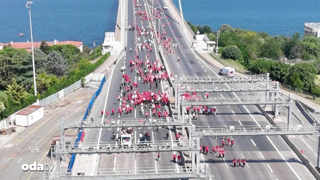 Köprüde anma yürüyüşü: Dronla görüntülendi
