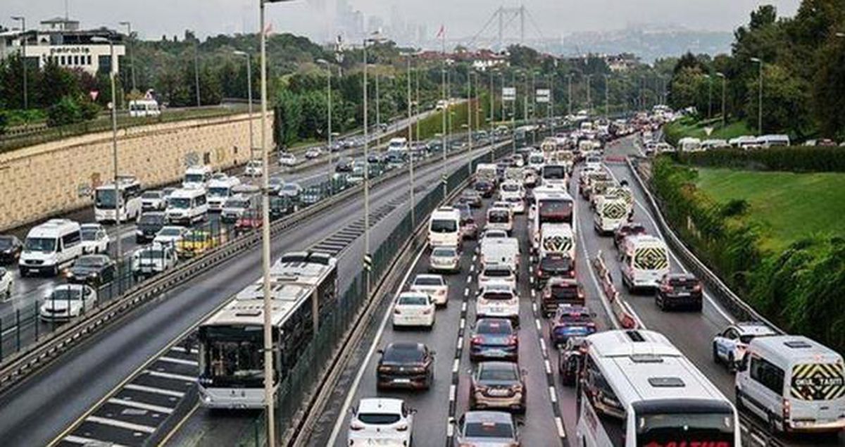 İstanbul'da trafik var mı? SON DAKİKA! 22 Haziran Pazartesi hangi ilçelerde trafik var, hangi yollar kapalı?