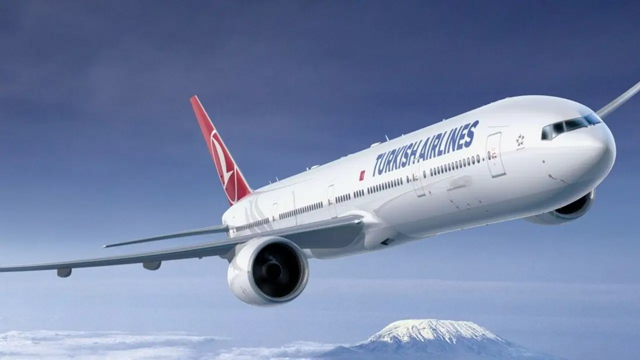 THY uçağı radar anten direğine çarptı: 1 kişi yaralandı, 267 yolcu tahliye edildi