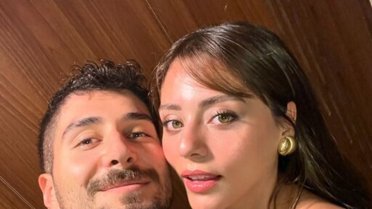 Güzel oyuncu aşka geldi! Sıla Türkoğlu ve Ata Ayyıldız'dan romantik paylaşım