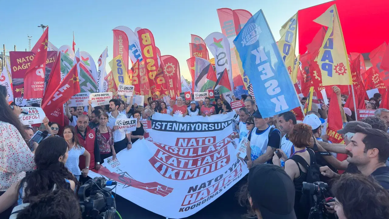 Kadıköy’de binlerce kişi NATO Zirvesi'ni protesto etti: 'İstenmiyorsunuz'