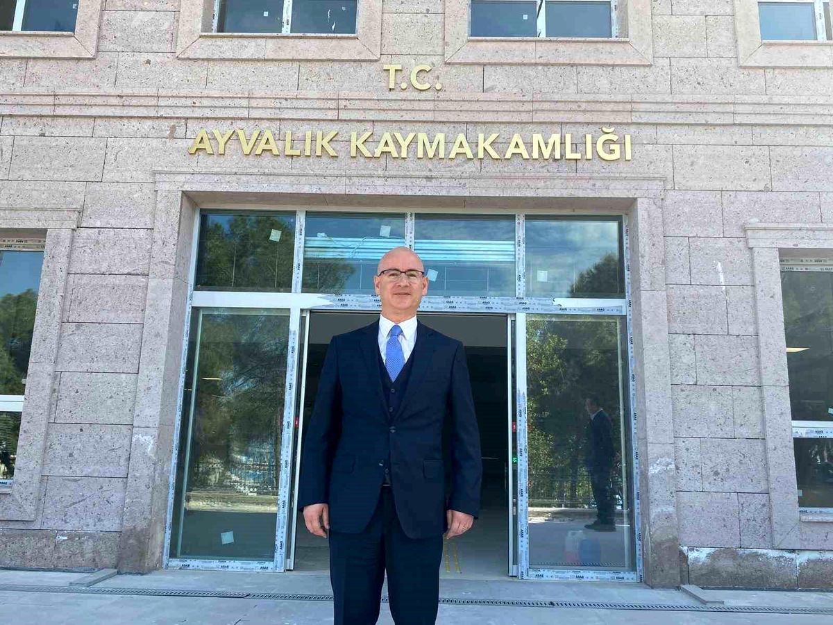 Ayvalık'ın sevilen kaymakamı Hasan Yaman Bergama Kaymakamlığına atandı