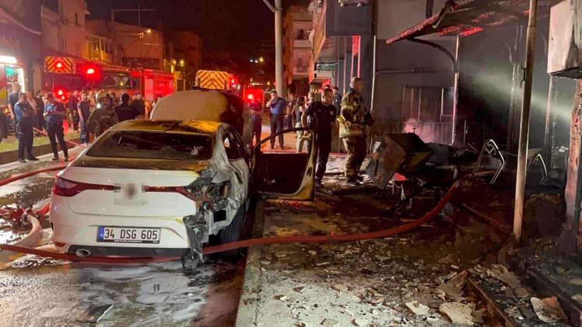 Mobilya dükkanının deposu alev alev yandı