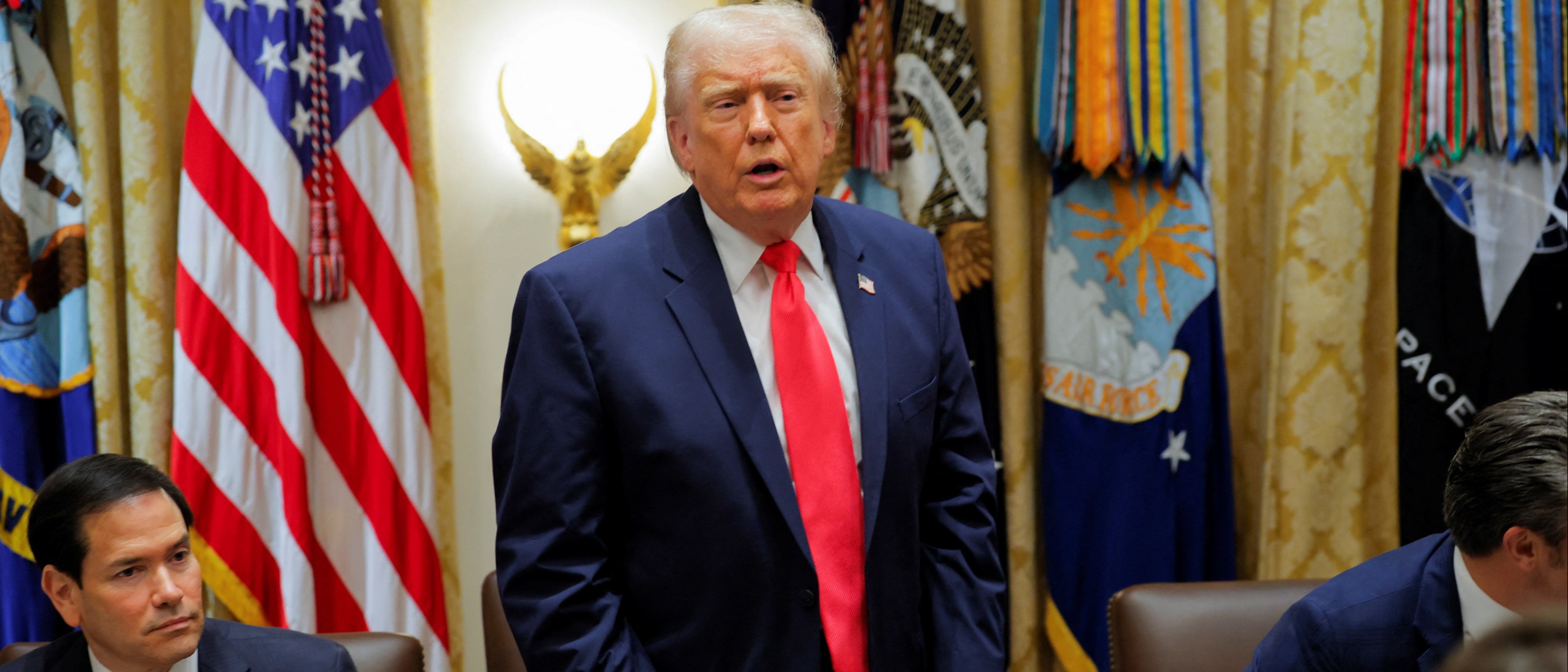 ABD Başkanı Trump: Petrol yüklü gemiler Hürmüz'den geçmeye başladı