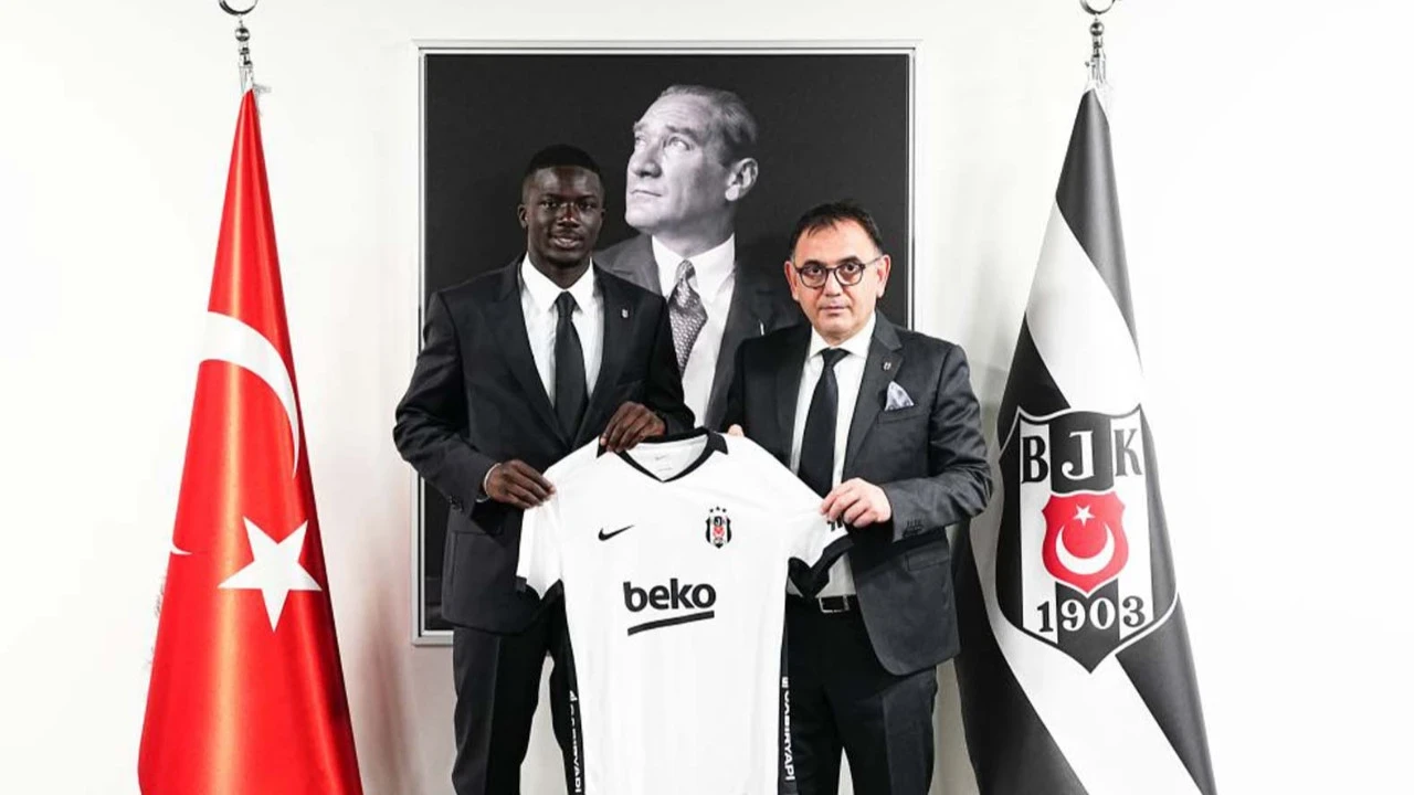 Beşiktaş'ın yeni transferi Kassoum Ouattara imzayı attı! Tarihe geçti