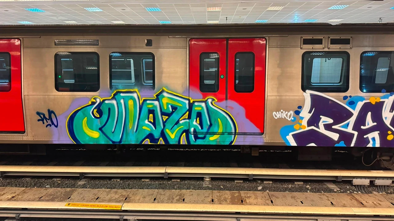 Ankara'da akıllara durgunluk veren olay: Metro vagonlarına gizlice girip grafiti yaptılar