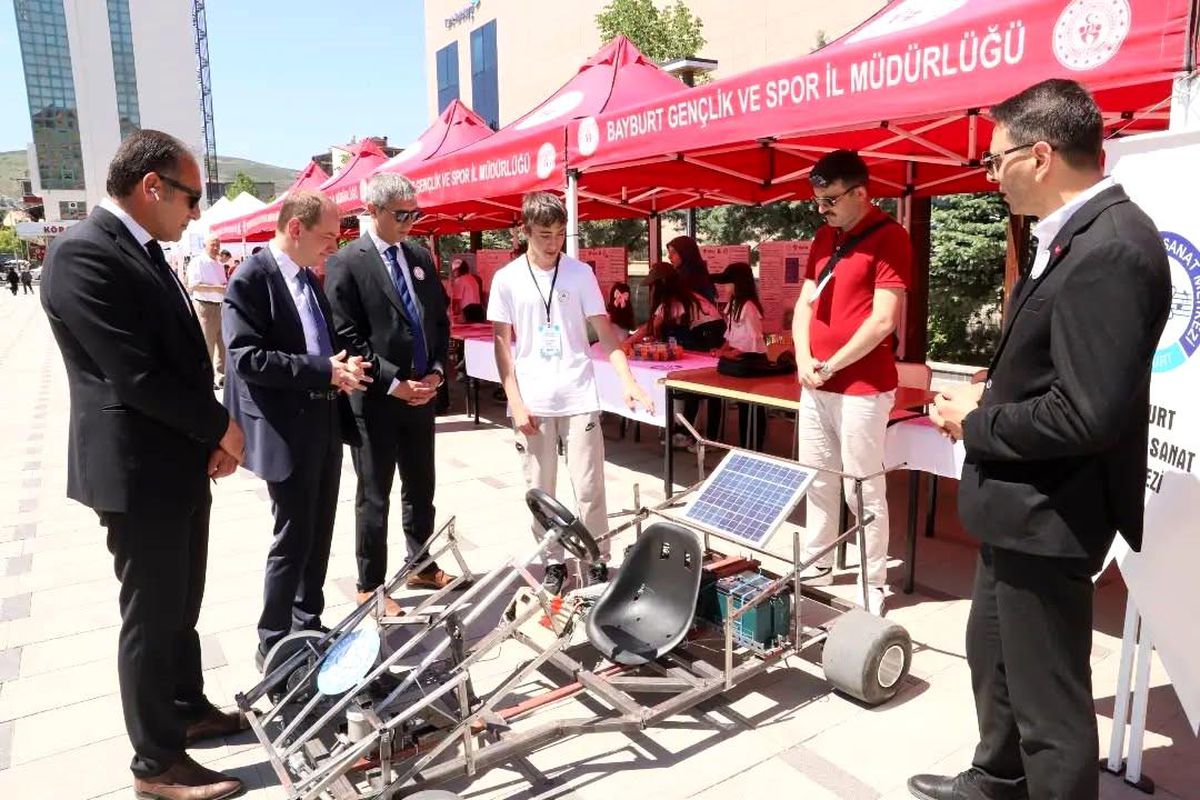 Bayburt'ta okulların örnek çalışmaları sergilendi