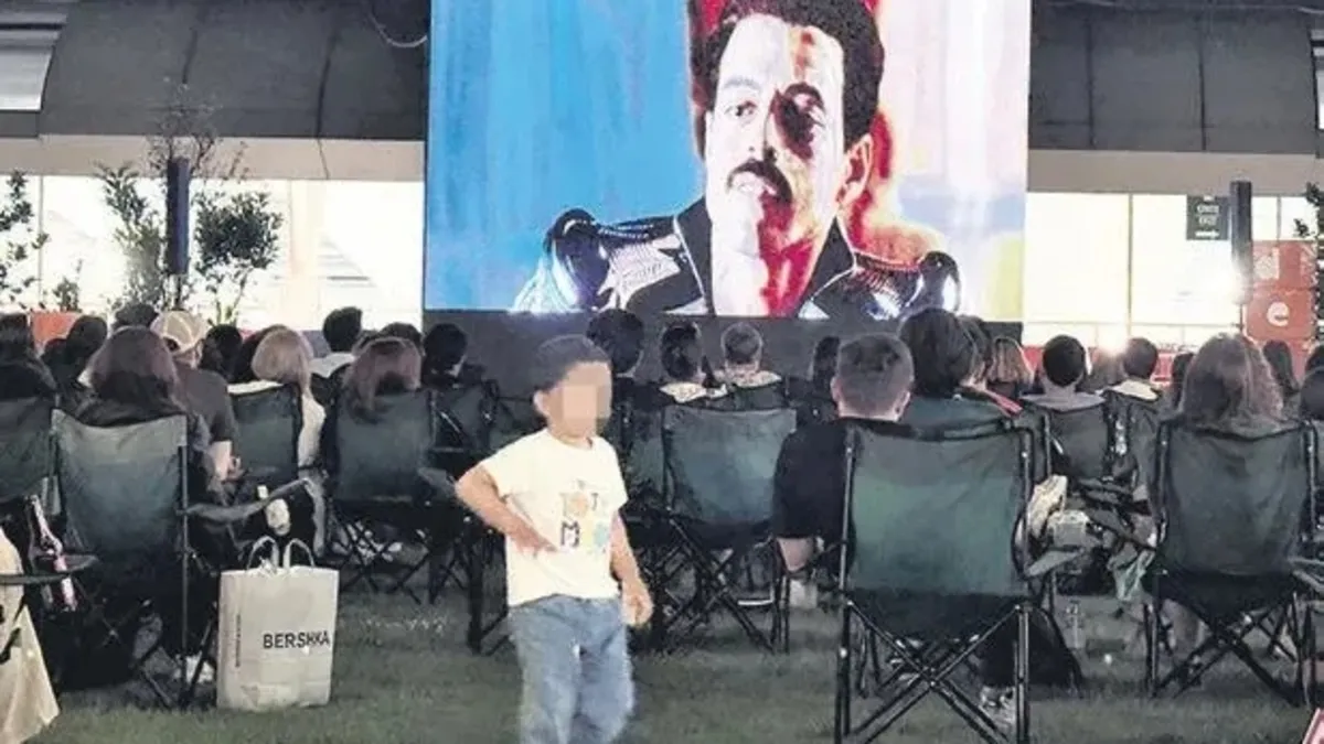 Açık hava sinemasında LGBT skandalı: Yaş sınırını bile ihmal ettiler