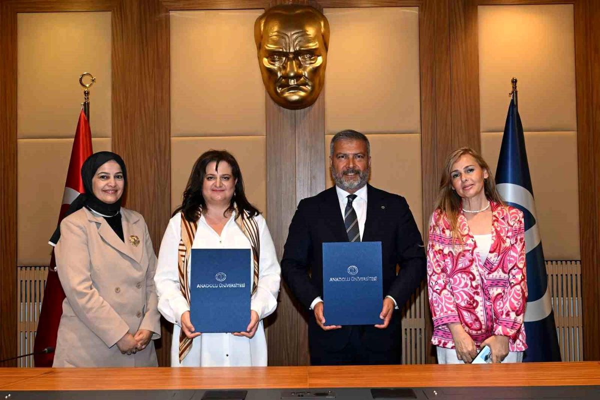 Anadolu Üniversitesi ve Kosovo Haxhi Zeka Üniversitesi arasında akademik iş birliği protokolü imzalandı