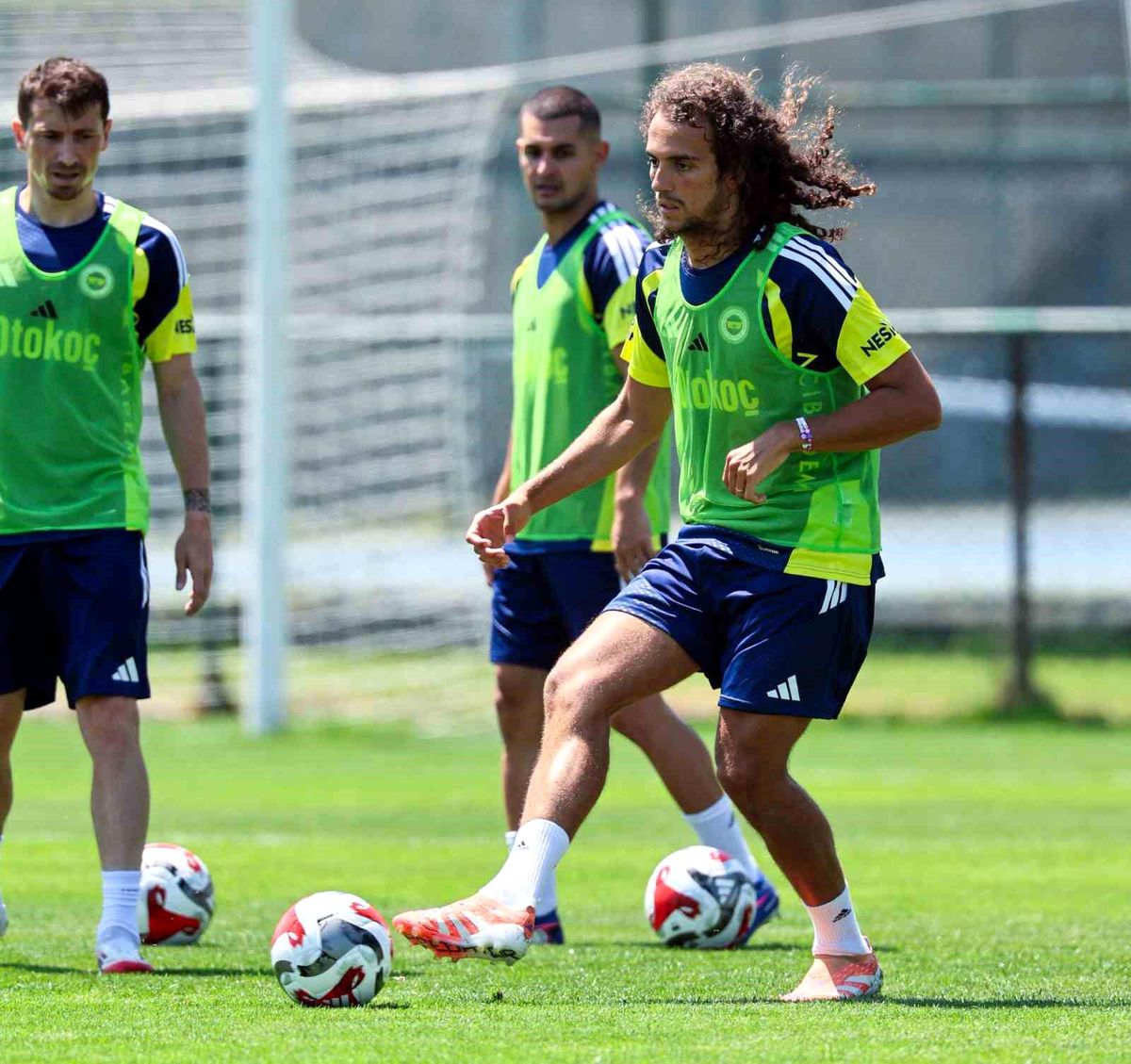 Fenerbahçe'de yeni sezon hazırlıkları devam ediyor