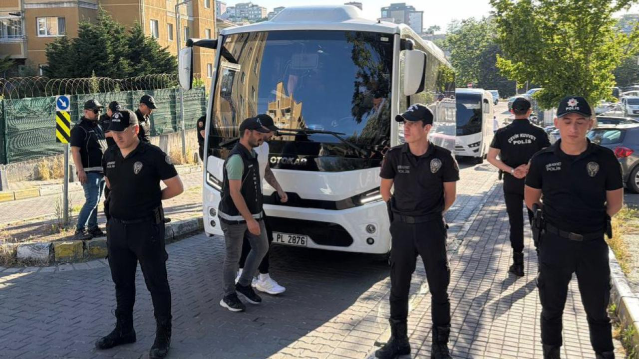Ünlü isimlerin yer aldığı uyuşturucu soruşturmasında 8 tutuklama