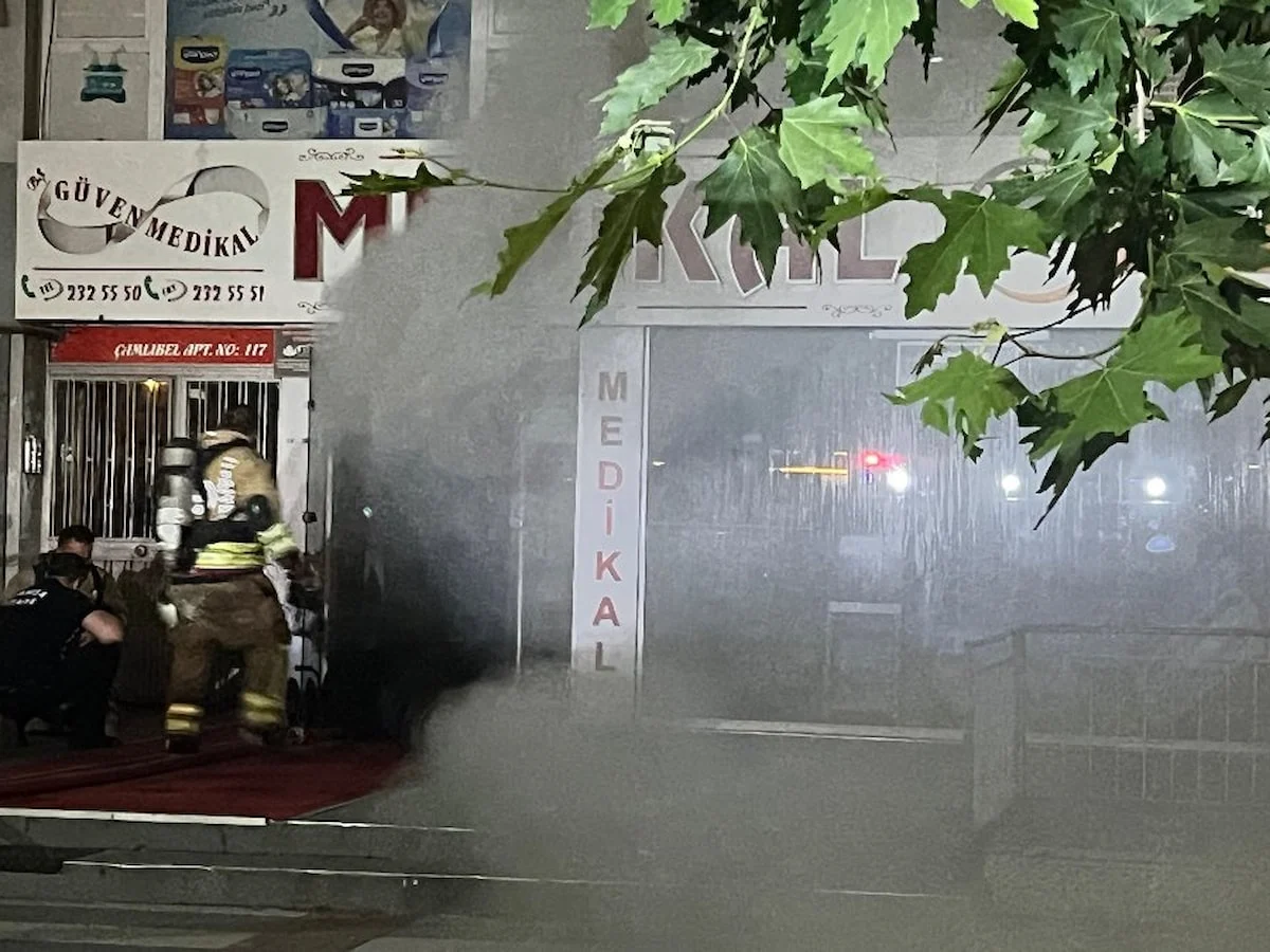 Manisa’da medikal ürünler satan iş yerinde yangın