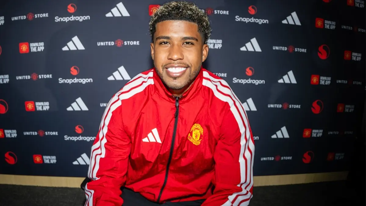 Manchester United, Andrey Santos'u kadrosuna kattı