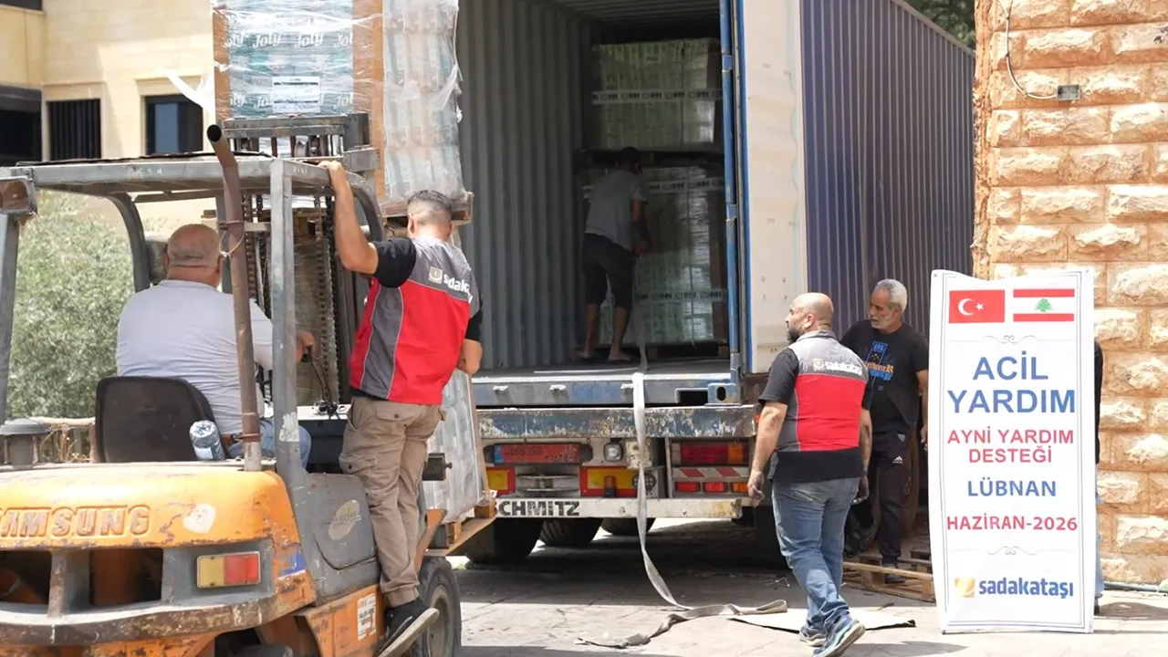 Sadakataşı öncülüğünde Lübnan’a 30 konteyner insani yardım malzemesi ulaştırıldı