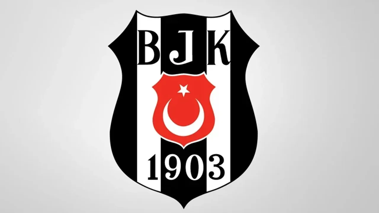 Beşiktaş'ta 4 oyuncunun sözleşmesi uzatıldı
