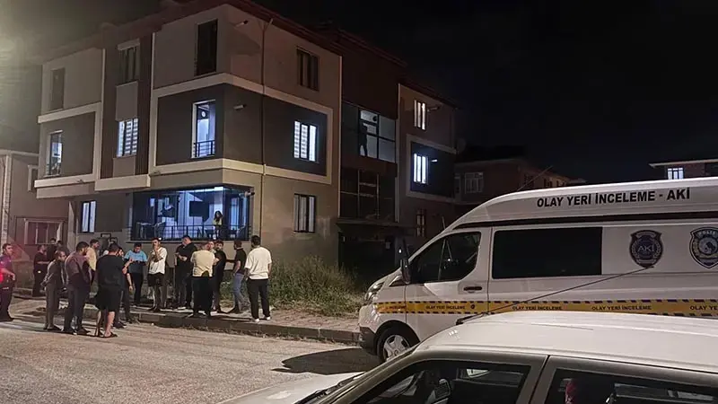 Boşandığı eşi ile yanındakini pompalı tüfekle öldürdü