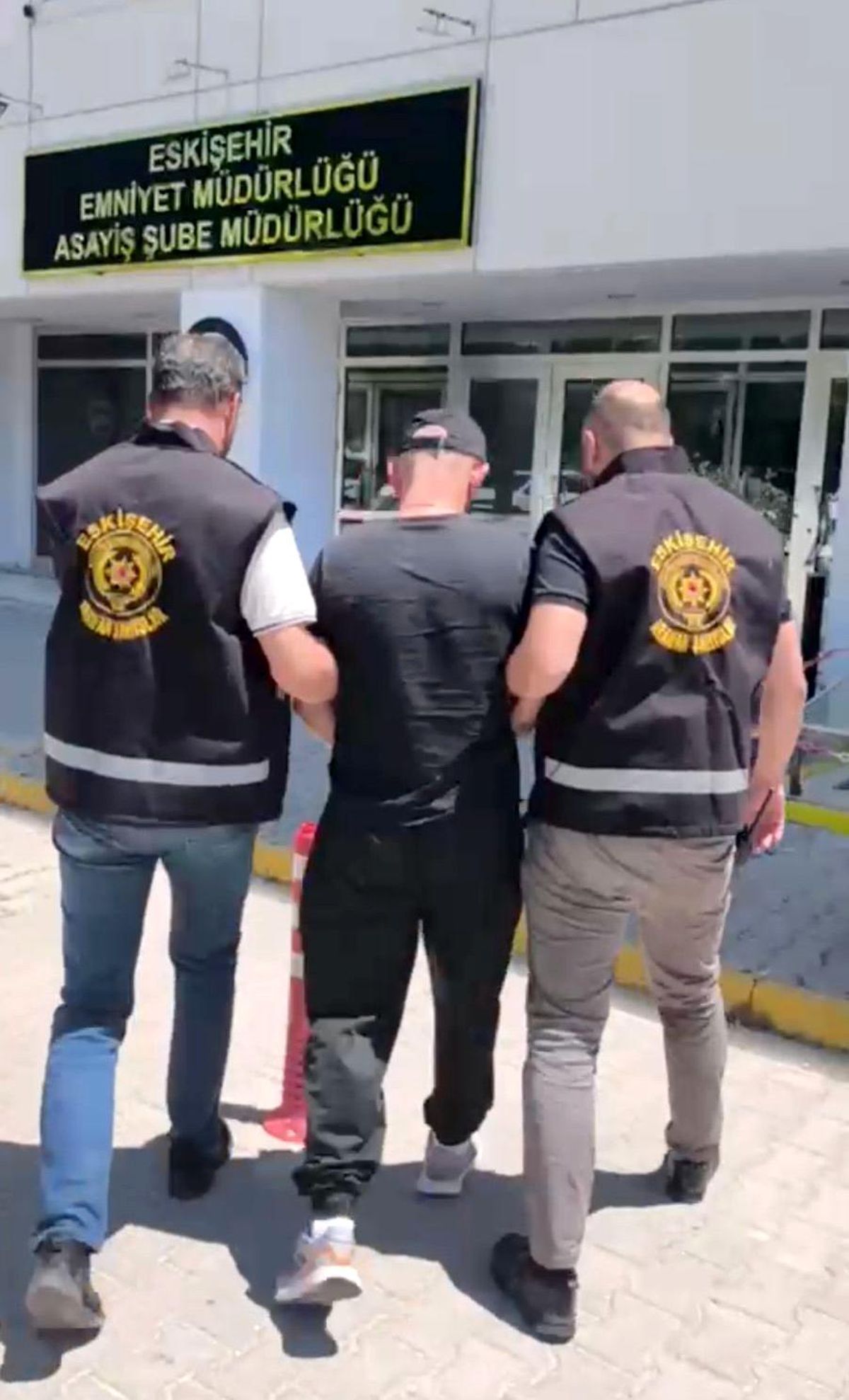 Eskişehir'de cinayet hükümlüsü 2 firari, polis ekiplerince yakalandı