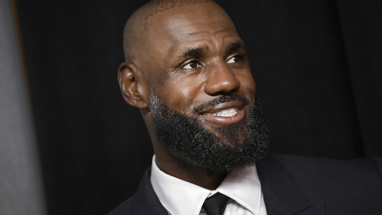 LeBron James yeni takımını açıkladı: Gelecek sezon Philadelphia 76ers'ta