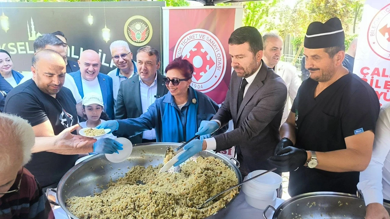 BİK heyeti Bilecik’te vatandaşlara pilav ikram etti