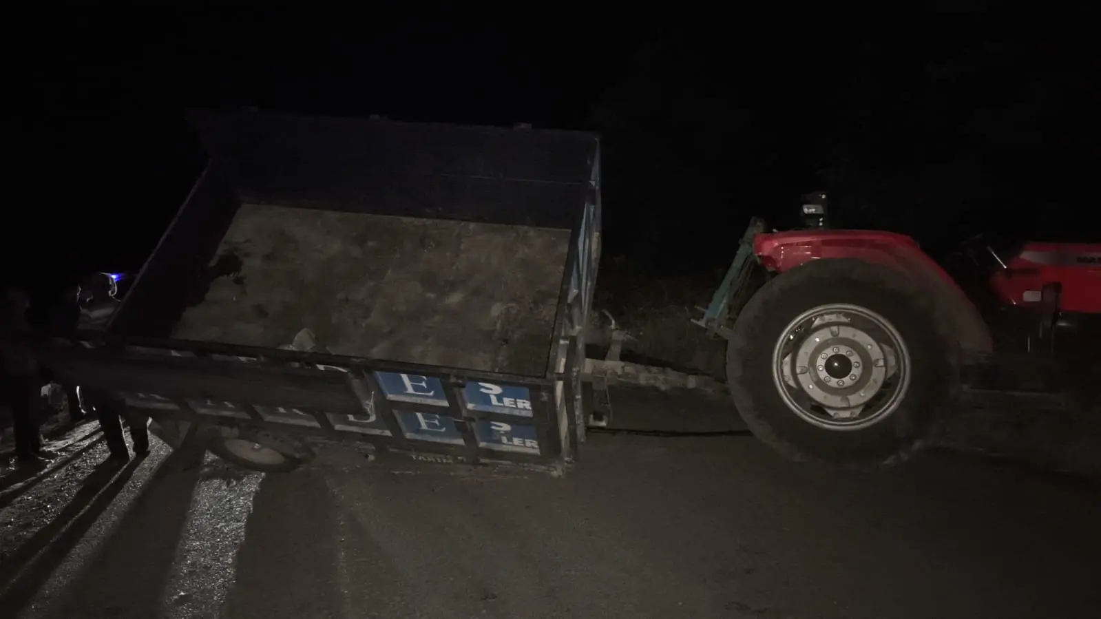 Elazığ'da feci kaza! Traktörle otomobil çarpıştı: 10 yaralı