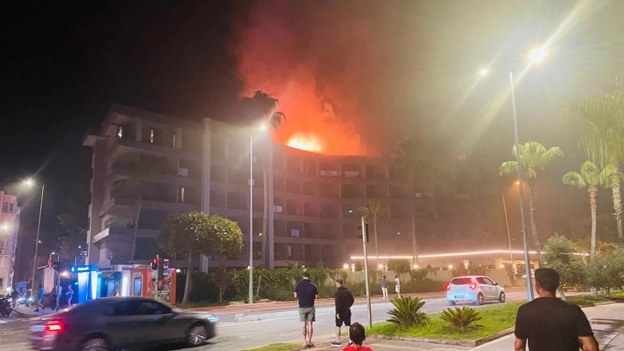 Antalya'da otel yangını: Misafirler tahliye edildi