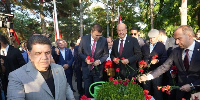 15 Temmuz Kahramanı Şehit Ömer Halisdemir kabri başında törenle anıldı