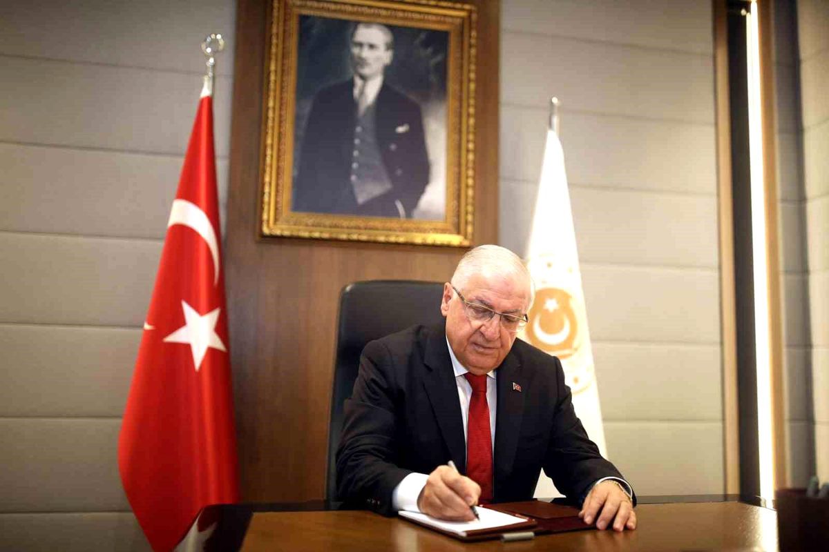 Bakan Güler'den Babalar Günü Mesajı