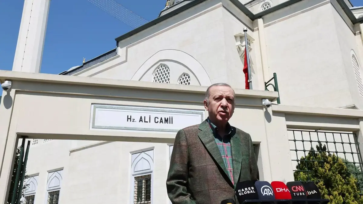 Başkan Erdoğan, cuma namazını Hz. Ali Camisi'nde kıldı