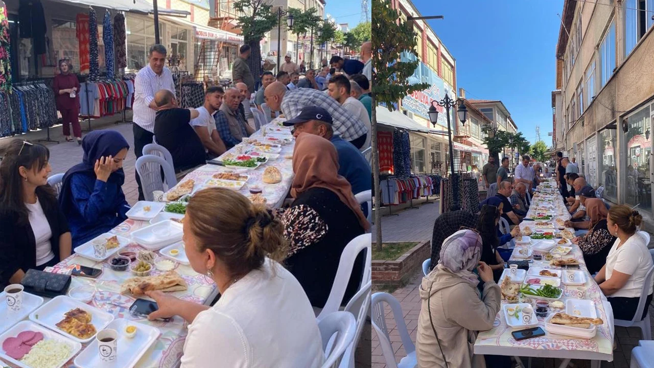 Anahtar Parti kurmayları Kırşehir'de esnafla buluştu