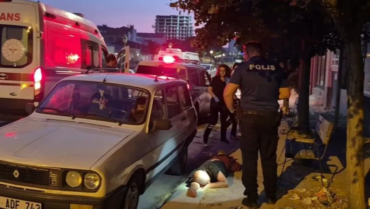 Alkollü şahıs, yardıma gelen ekiplere tepki gösterdi: "Sen beni tanıyor musun?"