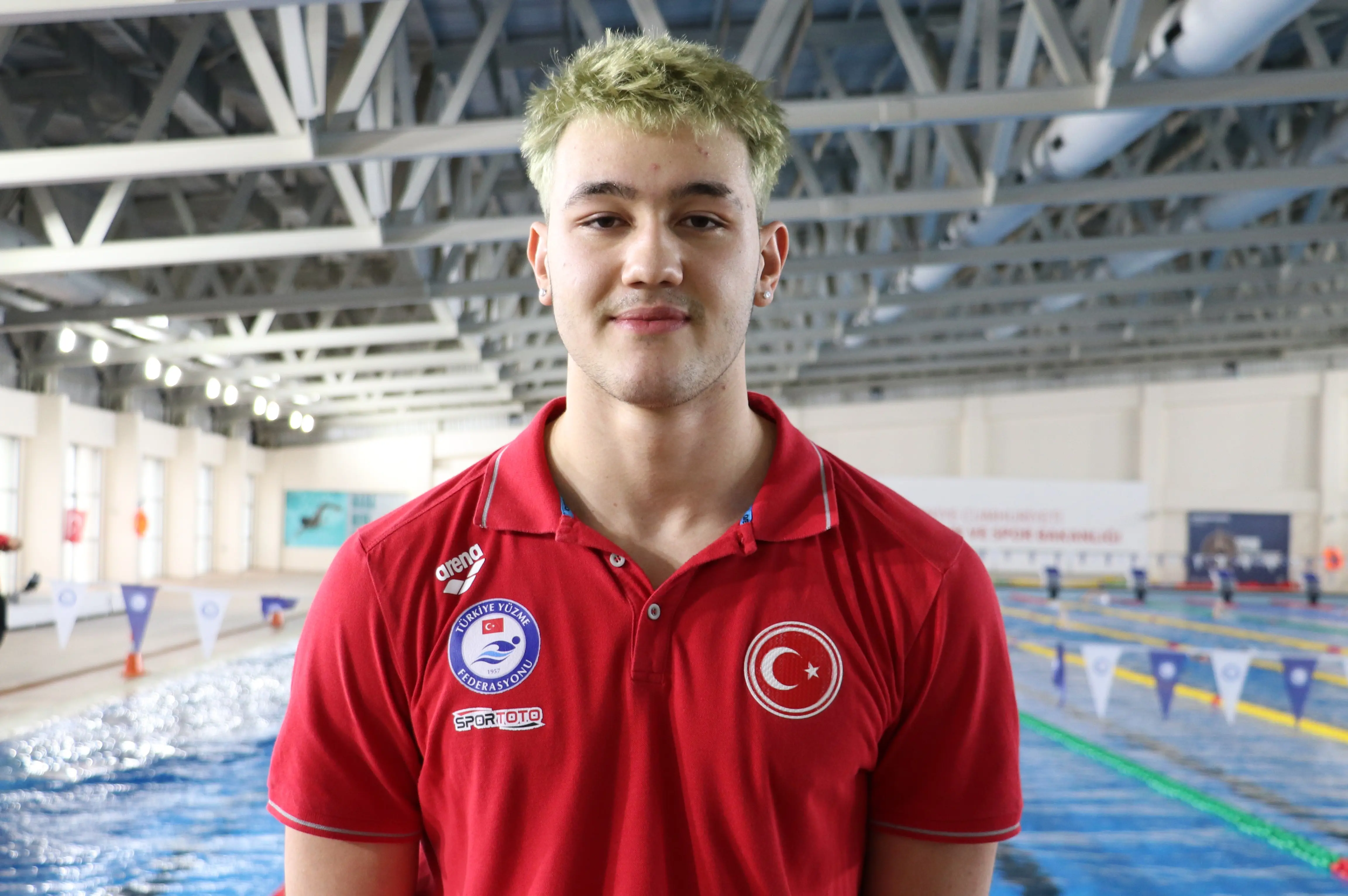 Milli yüzücü Ahmet Mete Boylu'dan Avrupa'da altın madalya!