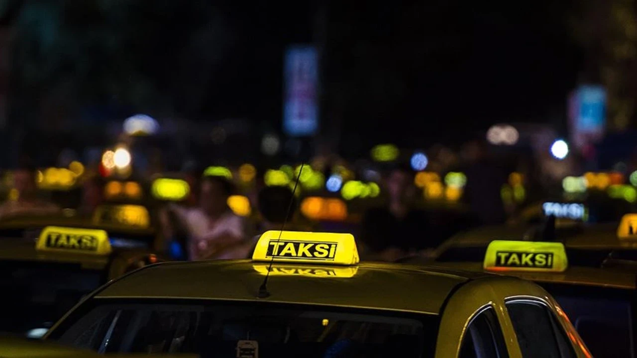 Turisti dolandıran taksiciye ceza