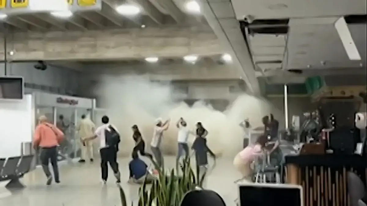 Venezuela çifte depremle sarsıldı... Havalimanının tavanı çöktü: O anlarda yaşanan panik kamerada!