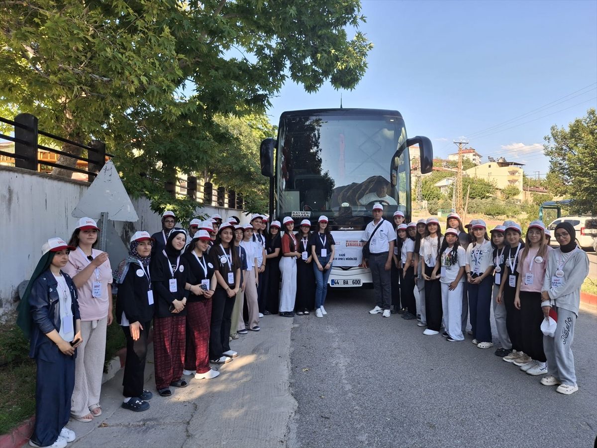 40 Öğrenci Çanakkale'ye Uğurlandı