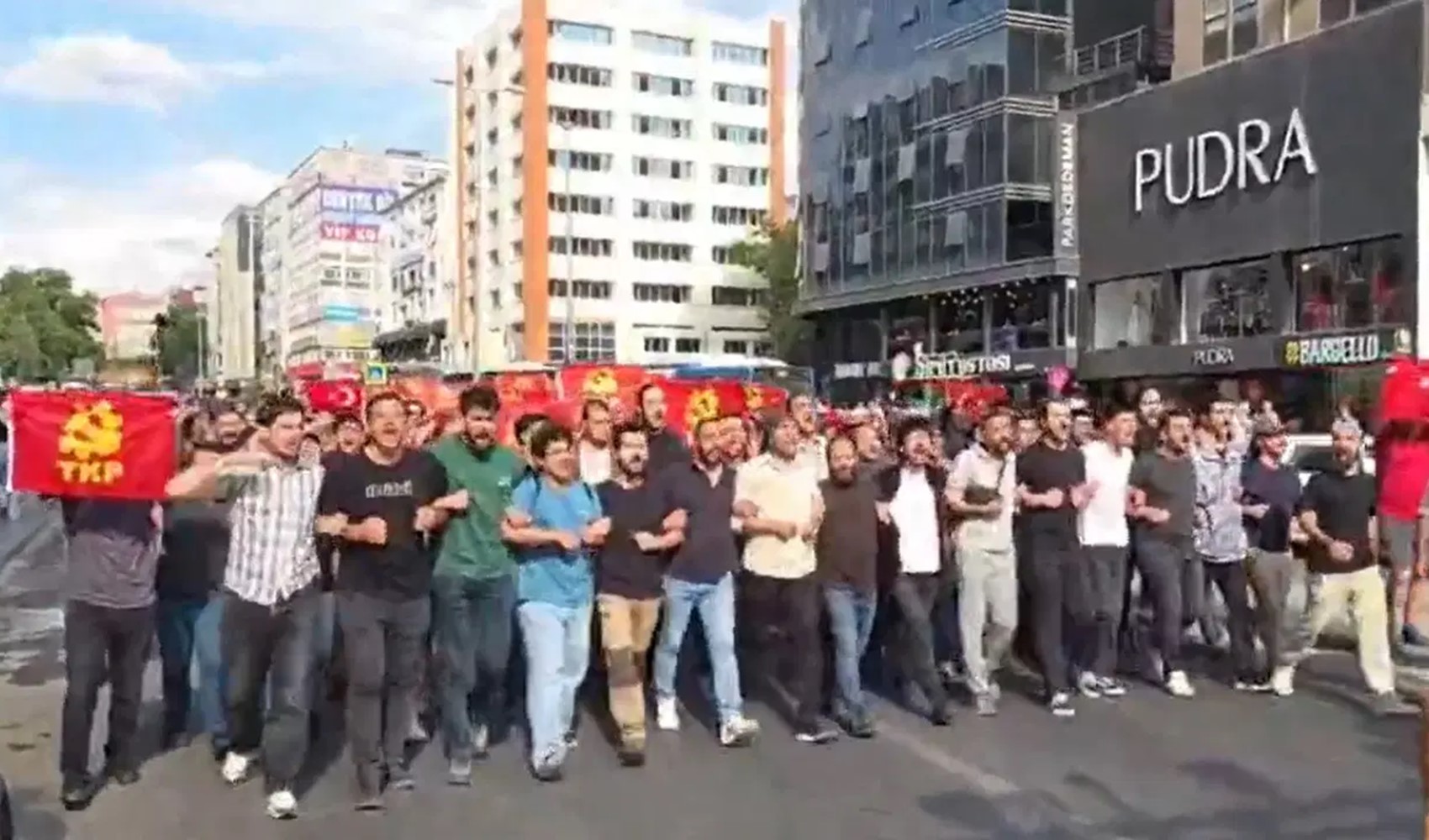 Ankara'da NATO zirvesine karşı TKP yürüyüşüne polis müdahalesi