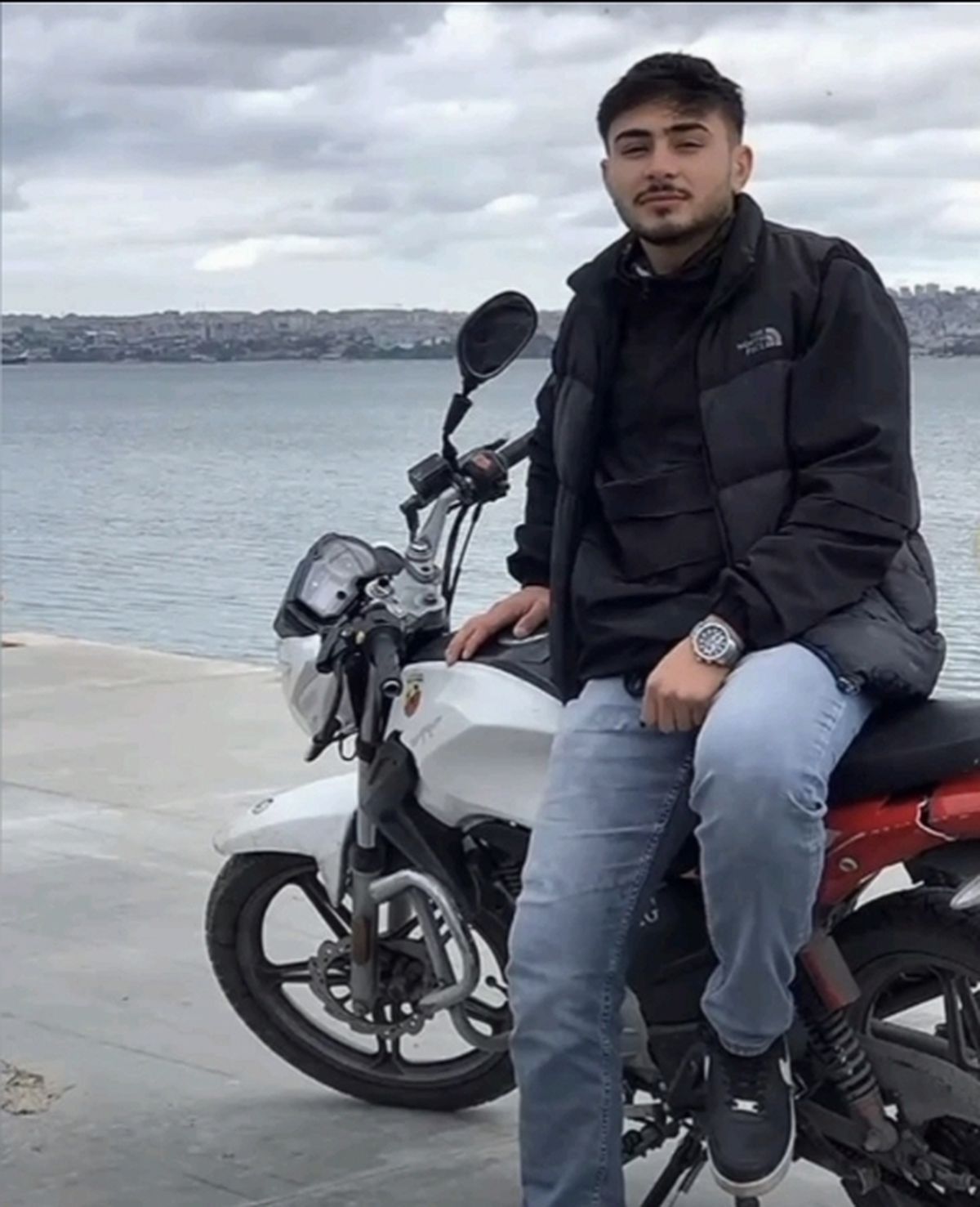 Beylikdüzü'de metrobüste 'yan bakma' kavgası: 1 ölü