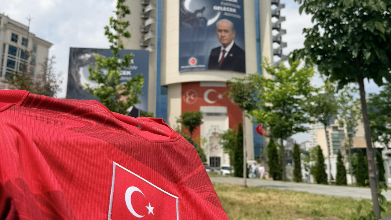 MHP'den A Milli Futbol Takımı'na tam destek: Büyük Türk milleti arkanızda!