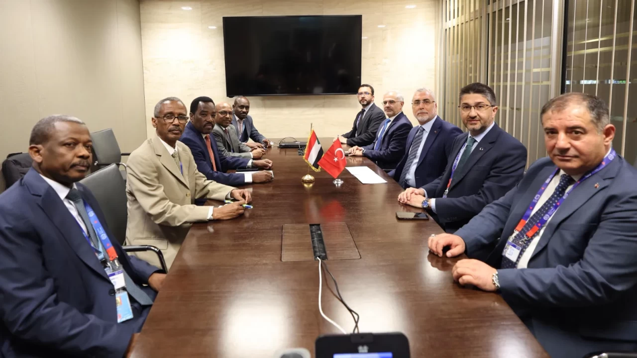 Bakan Işıkhan Cenevre'de diploması trafiği: Çalışma hayatında uluslararası iş birliği!